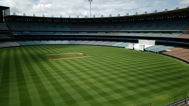 勇士主场击败鹈鹕,库里复出23+5三分助球队终结连败.